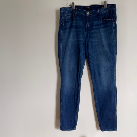 Size 32 GUESS Curve X Jeans - Picture 1 of 10